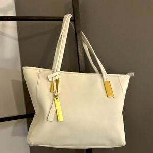 White-Vince Camuto-tote bag 🤍